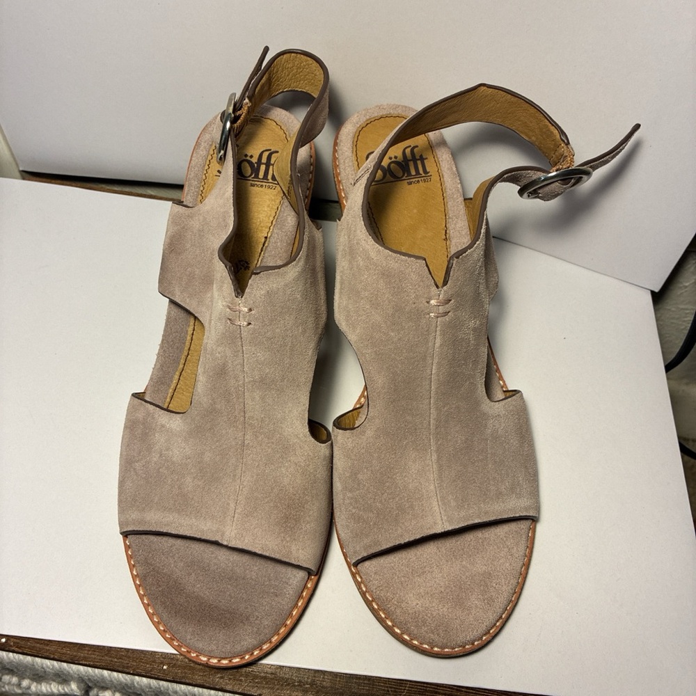 Women's Sofft Suede Tan Sandals